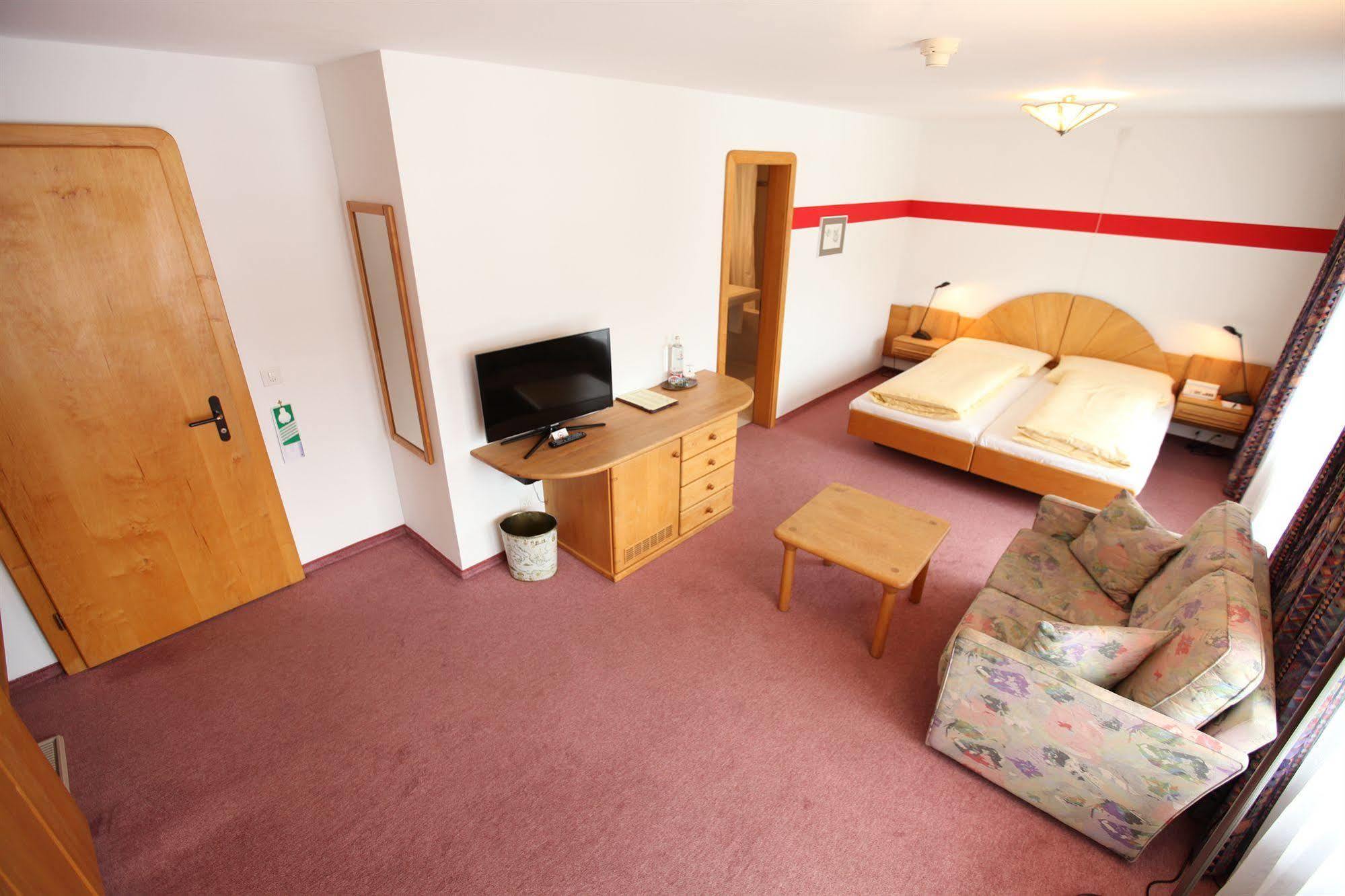 Typically Swiss Hotel Altana Scuol Εξωτερικό φωτογραφία